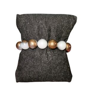 Elegant Gold and White Beaded Bracelet